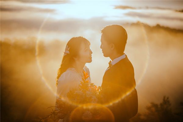 马男猴女婚配分析：爱情能否顺利落地？马猴姻缘：90年马男与92年猴女的婚配探讨