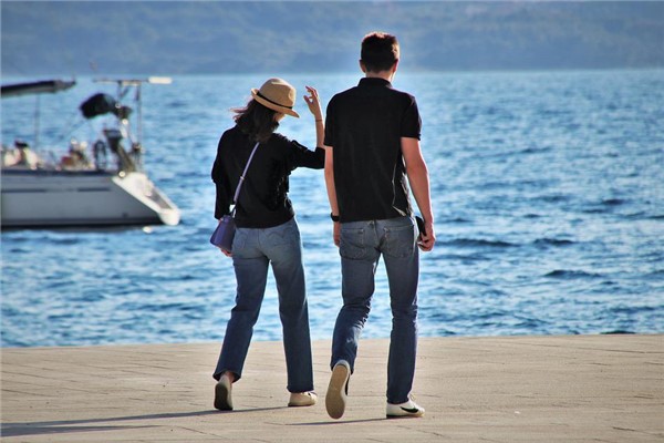 羊猪配对：属相真的合吗？揭秘：羊猪合不合，一起过日子是否合适？