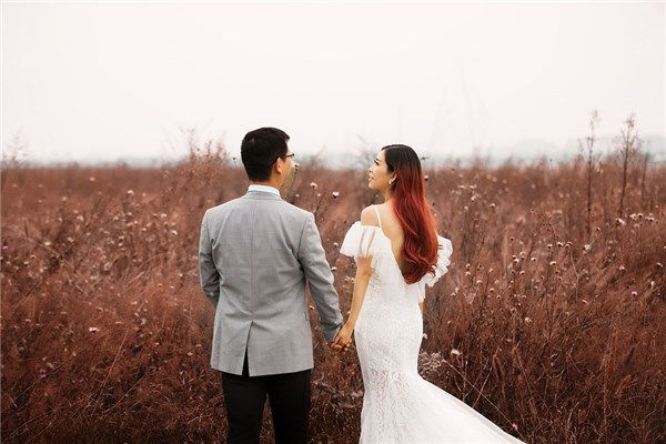 属虎女与属鸡男：姻缘匹配，幸福降临虎鸡配对：爱情能否开花结果？