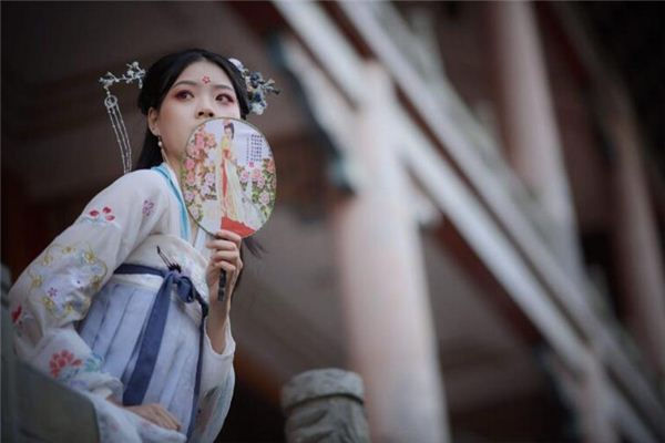 羊年运势：从1979到2023的转变之路羊人未来：从过去到未来的命运之旅