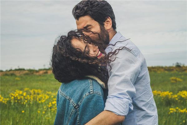 属羊男与属猴女：天造地设的一对？猴女羊男：幸福婚姻的秘密