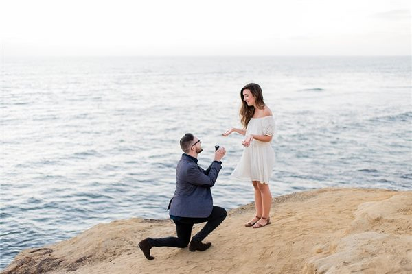 羊鸡夫妻：恩爱相守的奇妙组合属羊与属鸡的默契伴侣：幸福婚姻的密码