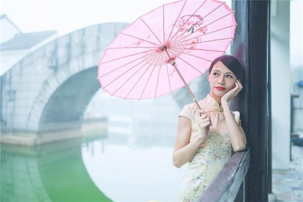 77年属蛇女儿子的状况揭秘46岁蛇女的大劫分析：关注子女状态