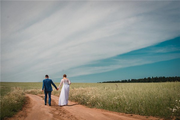 属猪与属牛：婚姻匹配度解析属猪与属牛能否幸福牵手：适合在一起吗？
