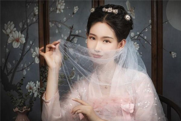标题一：2024年属马女好运连连，将迎来两大喜事标题二：马女有喜！2024年属马女两喜临门，幸福就在眼前