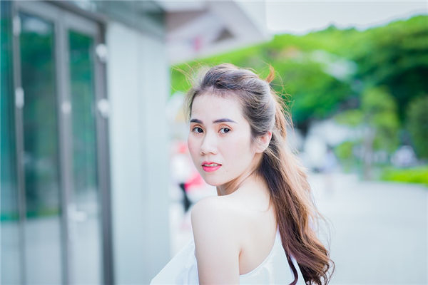 龙年旺运：1988属龙人最旺的年龄揭秘1988属龙人：抓住最旺年龄，开启好运人生